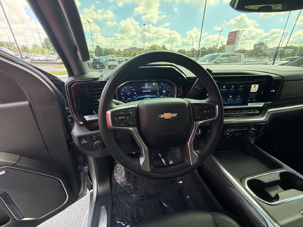 Used 2025 Chevrolet Silverado 2500 LTZ w/ LTZ Plus Package AWD/4WD image 14