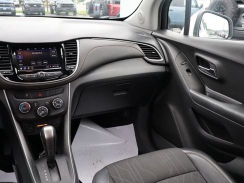 Used 2022 Chevrolet Trax LT w/ LT Convenience Package AWD/4WD image 26