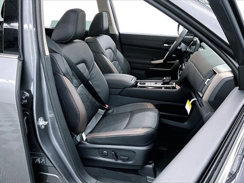 New 2025 Nissan Pathfinder Platinum image 37