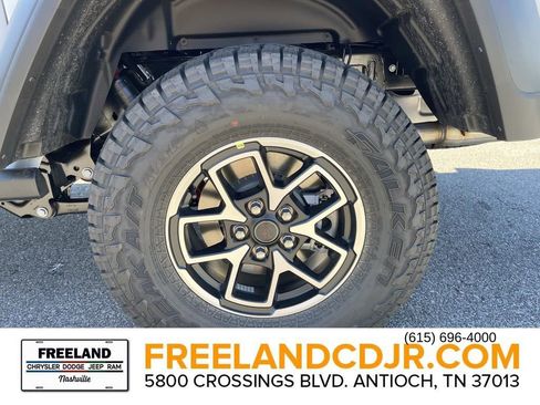 New 2025 Jeep Gladiator Rubicon w/ Convenience Group image 9