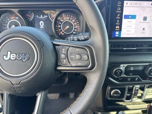 Used 2024 Jeep Wrangler Unlimited Sport image 23