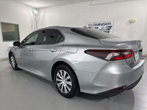 Used 2022 Toyota Camry LE image 7