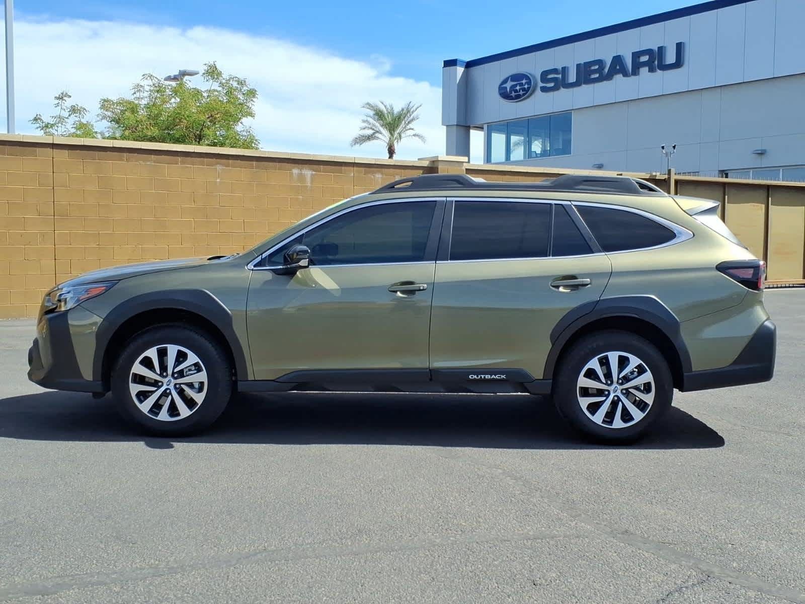 Used 2025 Subaru Outback Premium w/ Popular Package #1A AWD/4WD image 4