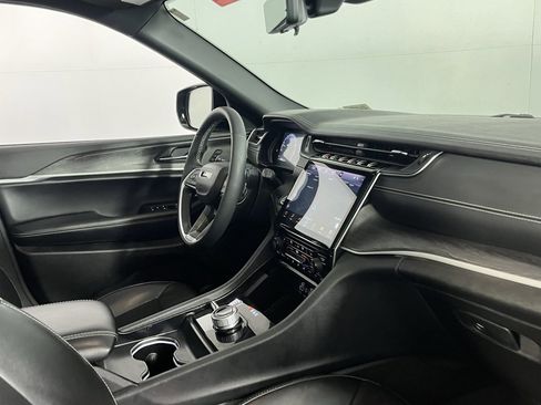 Certified 2024 Jeep Grand Cherokee L Limited w/ Luxury Tech Group II image 33