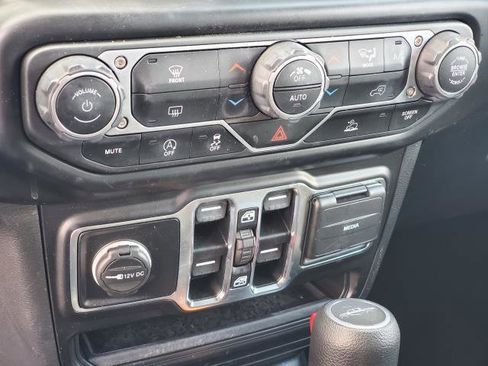 Used 2021 Jeep Gladiator Sport image 16