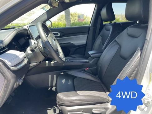 Used 2024 Jeep Compass Latitude AWD/4WD image 18
