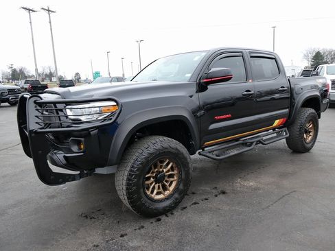 Used 2020 Toyota Tacoma SR image 8