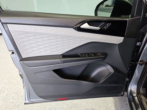 New 2026 Volkswagen Tiguan SE R-Line FWD image 16
