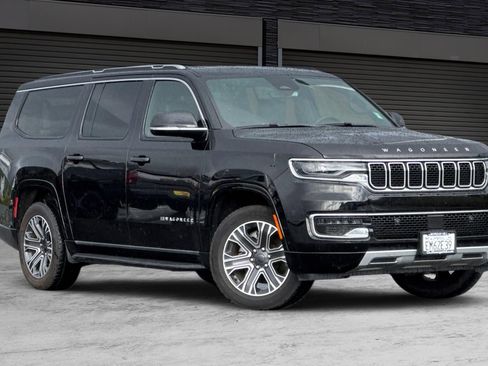 Used 2024 Jeep Wagoneer L Series II w/ Flexible Seating Group image 2