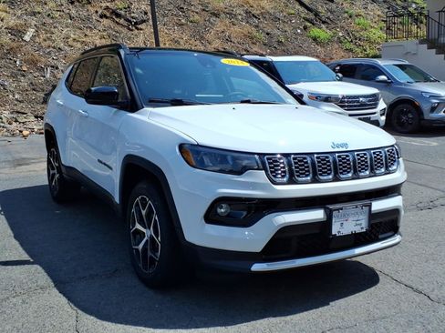 Used 2024 Jeep Compass Limited w/ Sun and Sound Group AWD/4WD image 3