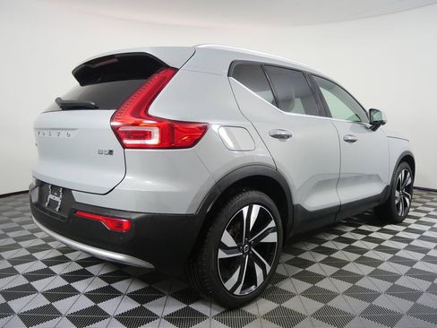 Used 2025 Volvo XC40 B5 Plus w/ Climate Package image 3