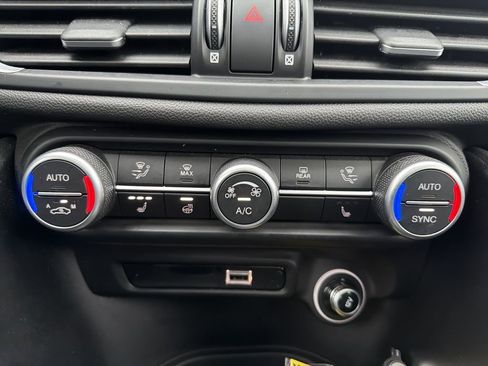 Used 2023 Alfa Romeo Giulia Sprint image 25