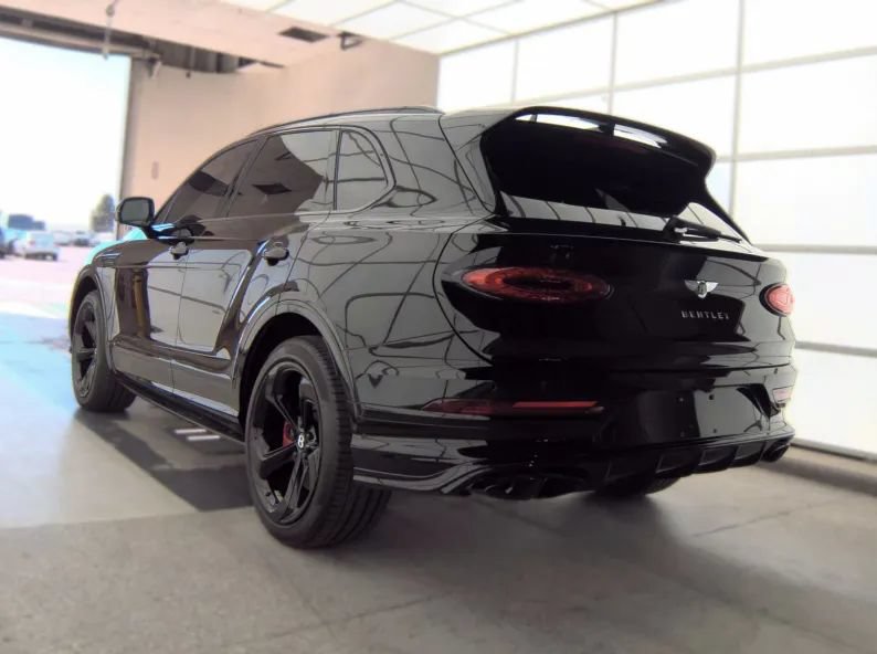 Used 2023 Bentley Bentayga AWD/4WD image 3