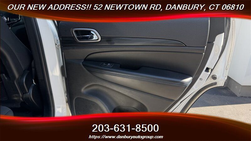 Used 2019 Jeep Grand Cherokee Laredo AWD/4WD image 26