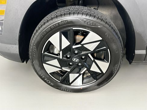 Used 2025 Hyundai Kona SEL image 11