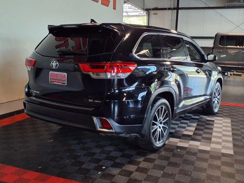 Used 2017 Toyota Highlander XLE AWD/4WD image 10