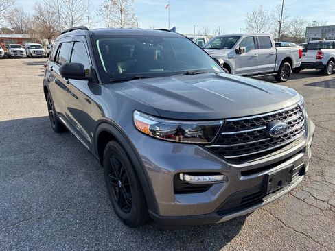 Used 2023 Ford Explorer XLT w/ Equipment Group 202A image 3