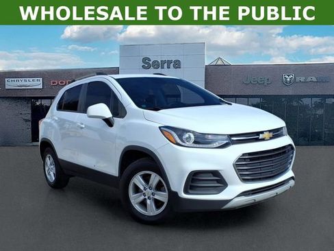Used 2021 Chevrolet Trax LT w/ LT Convenience Package AWD/4WD image 1