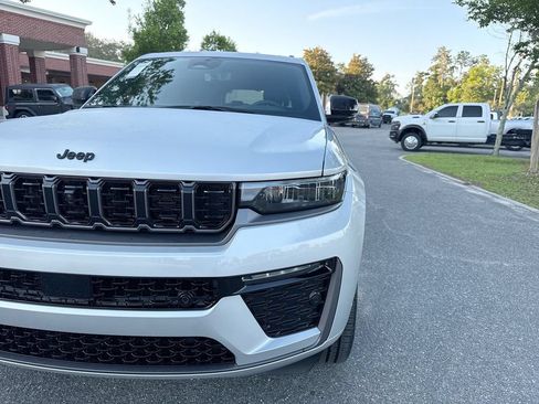 New 2026 Jeep Grand Cherokee L Limited AWD/4WD image 10