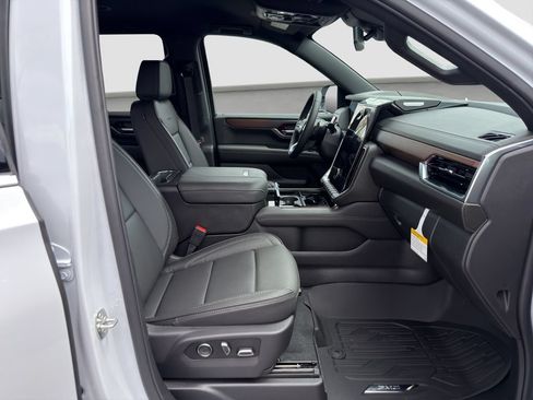New 2026 GMC Yukon Denali w/ LPO, Floor Liner Package AWD/4WD image 18