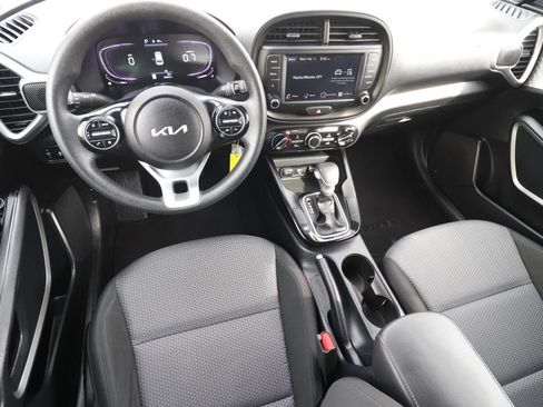 Used 2025 Kia Soul LX w/ LX Technology Package image 6