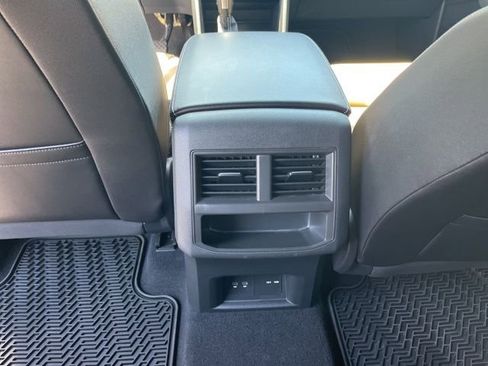 Used 2023 Volkswagen Atlas Cross Sport SE w/ Panoramic Sunroof Package FWD image 16