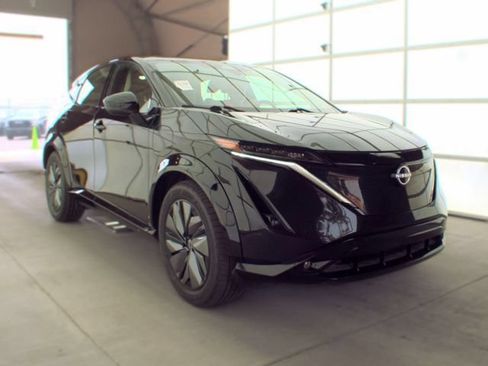 Used 2023 Nissan Ariya AWD image 2