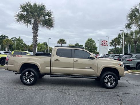 Used 2018 Toyota Tacoma TRD Sport AWD/4WD image 11