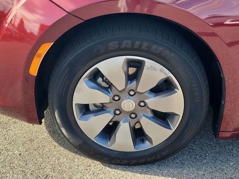 Used 2018 Chrysler Pacifica Limited w/ Advanced Safetytec Group image 11