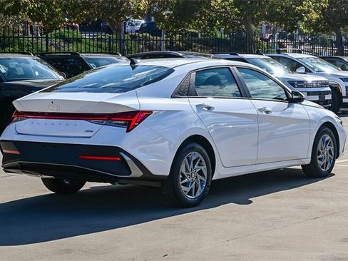 New 2026 Hyundai Elantra Blue image 3