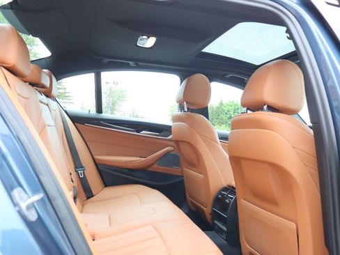 Used 2023 BMW 530e xDrive w/ Premium Package AWD/4WD image 16