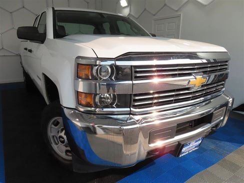 Used 2018 Chevrolet Silverado 2500 W/T RWD image 3