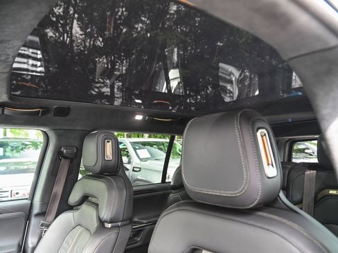 Used 2022 Rivian R1S Launch Edition image 29