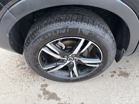 Certified 2025 Volvo XC40 B5 Core image 13