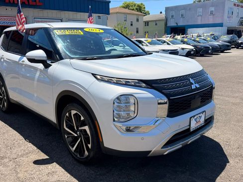Used 2024 Mitsubishi Outlander FWD image 2