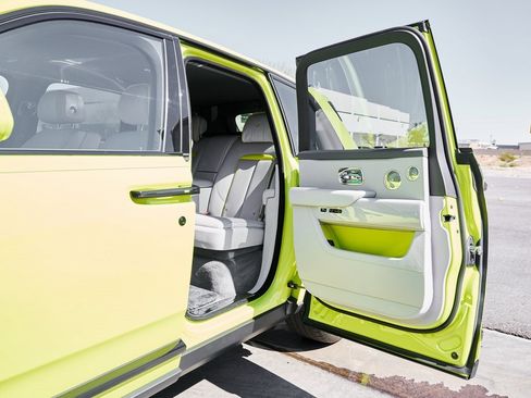 Used 2024 Rolls-Royce Cullinan image 37