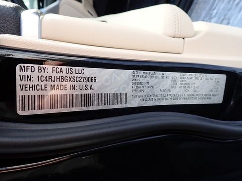 New 2025 Jeep Grand Cherokee Limited w/ Luxury Tech Group II image 16