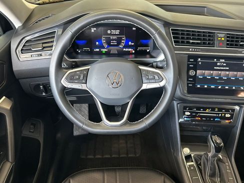 Used 2023 Volkswagen Tiguan SE FWD image 14