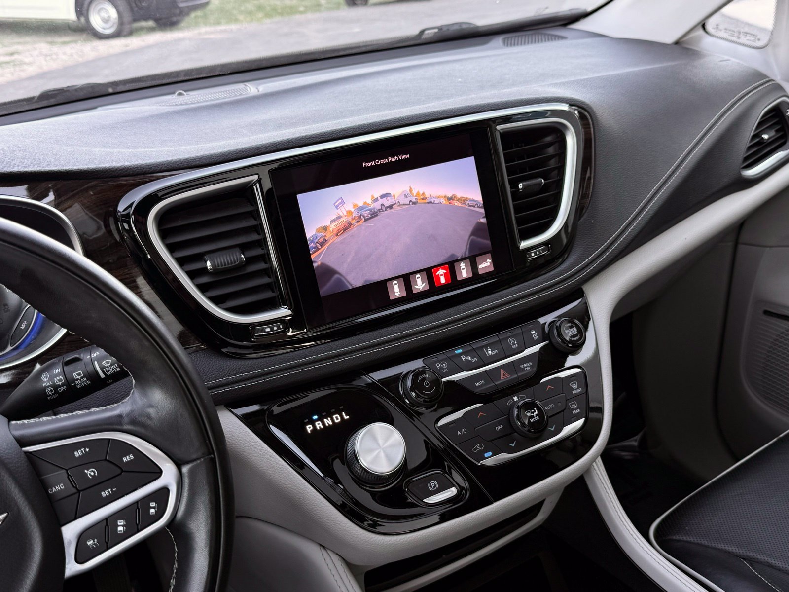 Used 2022 Chrysler Pacifica Limited FWD image 42