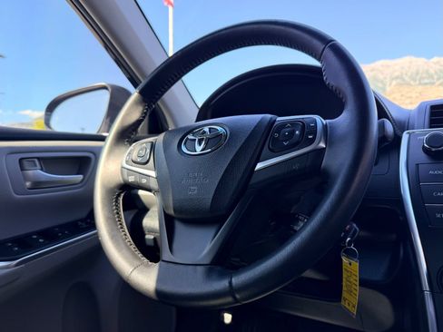 Used 2015 Toyota Camry SE FWD image 9