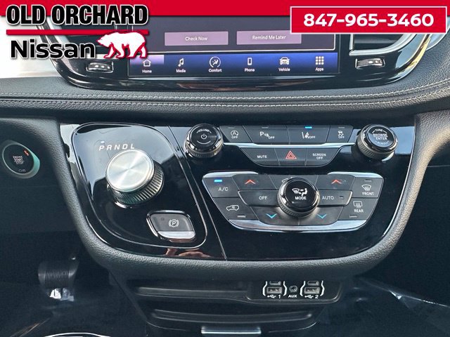 Used 2024 Chrysler Pacifica Touring FWD image 18