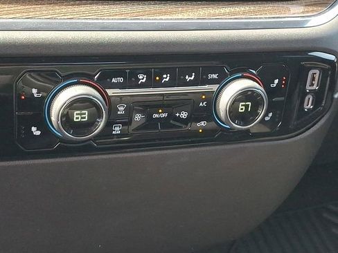 Used 2023 Chevrolet Silverado 1500 LT AWD/4WD image 15
