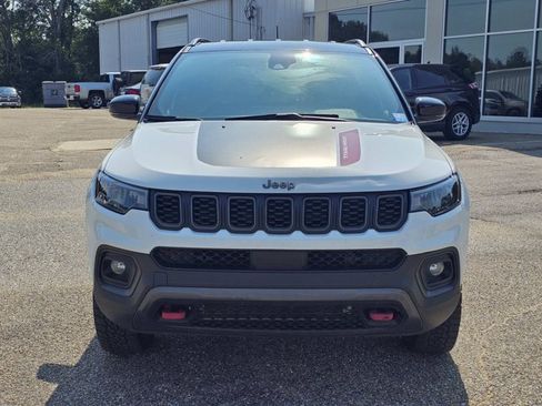 Used 2025 Jeep Compass Trailhawk AWD/4WD image 3