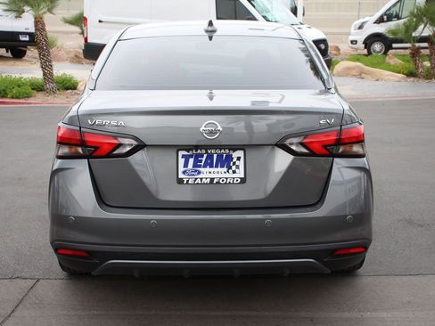 Used 2022 Nissan Versa SV image 6