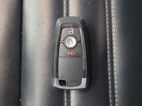 Used 2024 Ford Edge SEL image 32