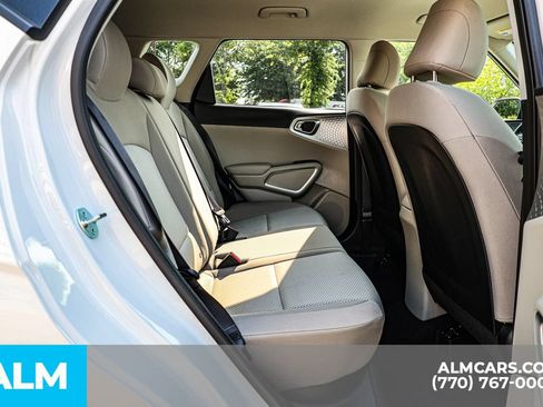 Used 2025 Kia Soul LX w/ LX Technology Package FWD image 22