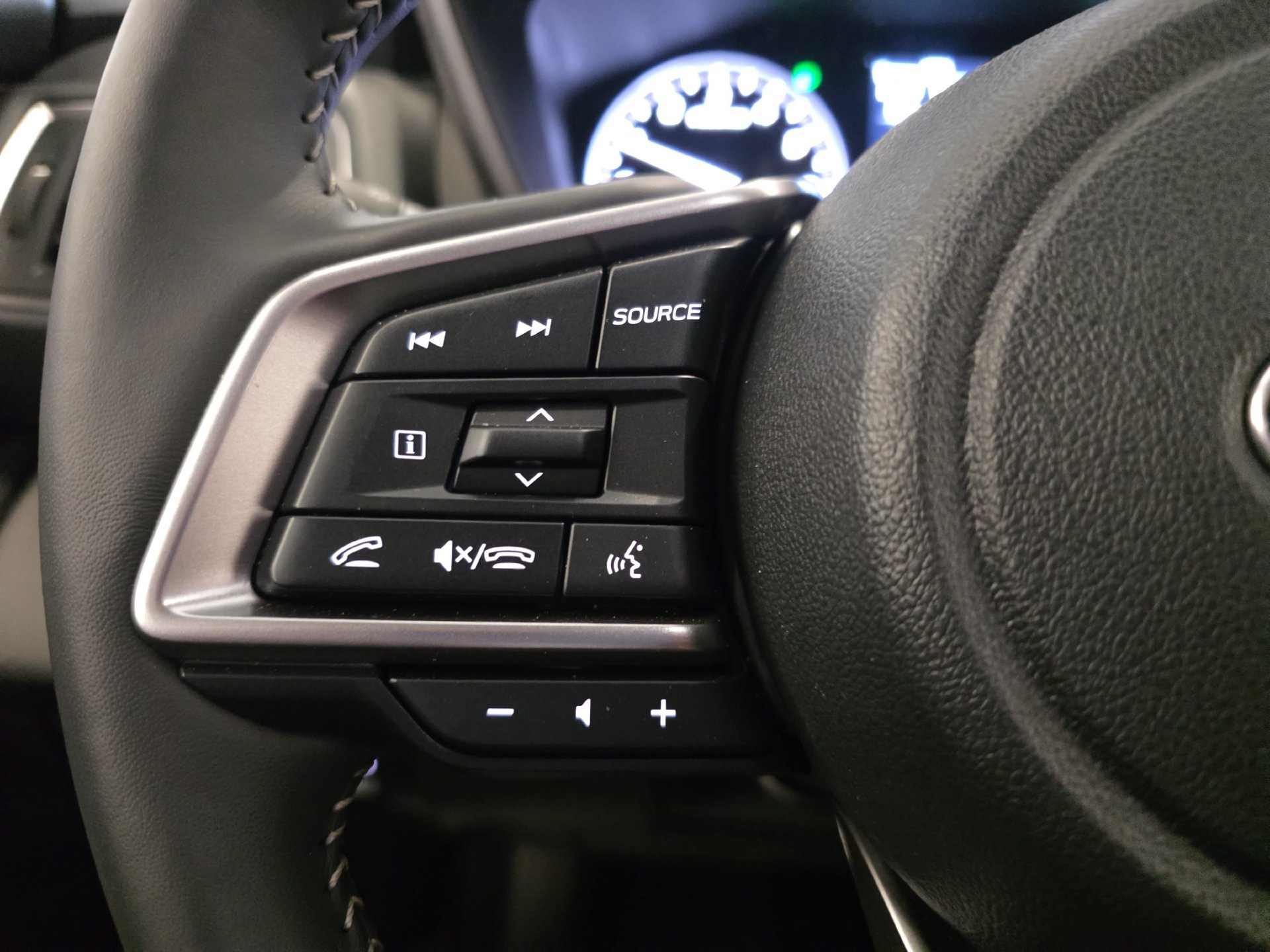 Used 2025 Subaru Ascent Touring w/ Popular Package #1 AWD/4WD image 17