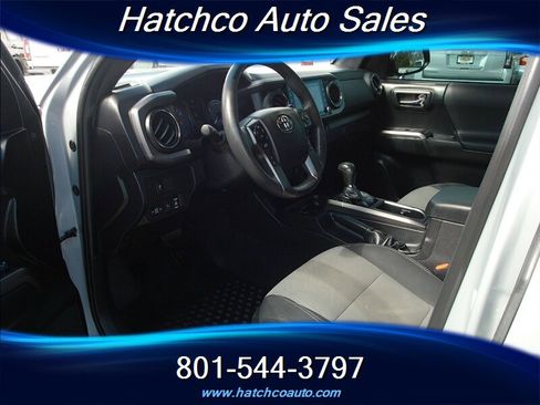 Used 2021 Toyota Tacoma TRD Off-Road AWD/4WD image 12