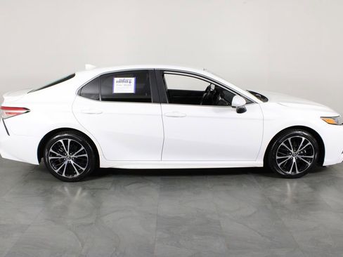 Used 2020 Toyota Camry SE image 14