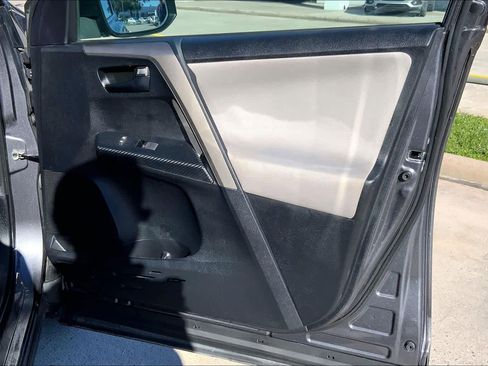 Used 2015 Toyota RAV4 LE image 18
